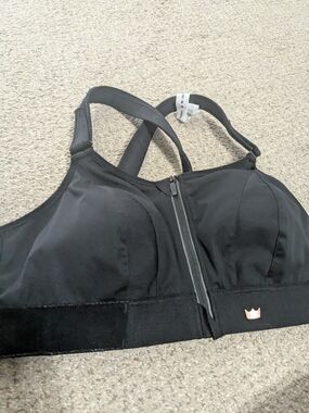 SHEFIT 3Luxe Black Front-Zip Support Bra with Gold Logo